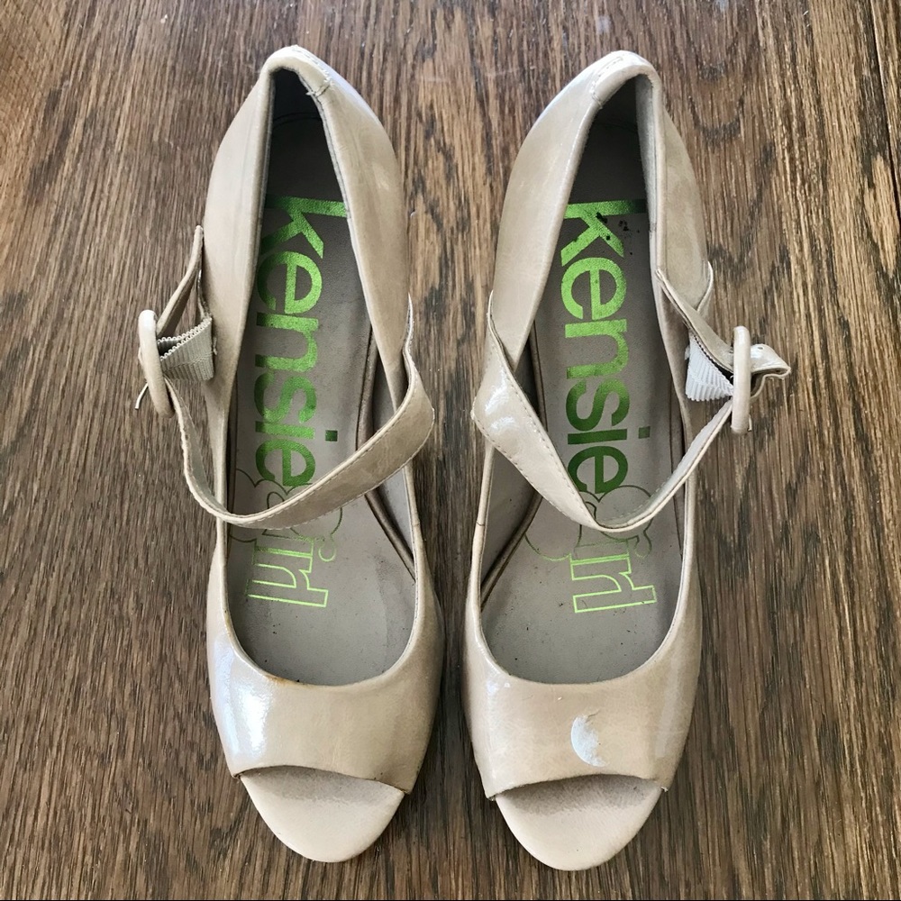 Kensie Girl Patent Leather Peep Toe Heels. 8.
